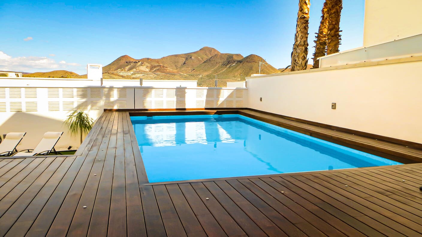 Construcción de una piscina en residencia de Cabo de Gata